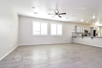 219 Heathrow Lake Ave in North Las Vegas, NV - Building Photo - Building Photo