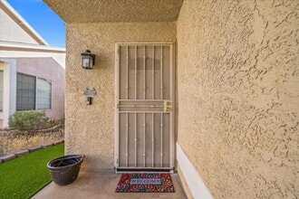 6564 Gazelle Dr in Las Vegas, NV - Building Photo - Building Photo