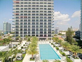 600 NE 27th St, Unit 2001 in Miami, FL - Building Photo