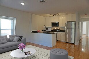 4 Osgood St, Unit 3M in Somerville, MA - Building Photo