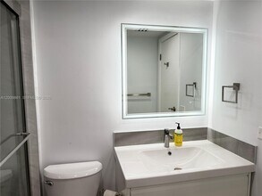 16465 NE 22nd Ave in Miami, FL - Building Photo - Building Photo