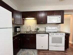 703 Falcon Dr in Arlington Heights, IL - Building Photo - Building Photo