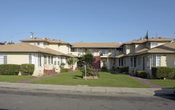 540-608 W Hammond Ave in Fresno, CA - Building Photo - Building Photo