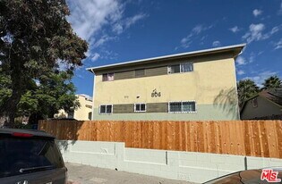 806 N Hobart Blvd in Los Angeles, CA - Building Photo