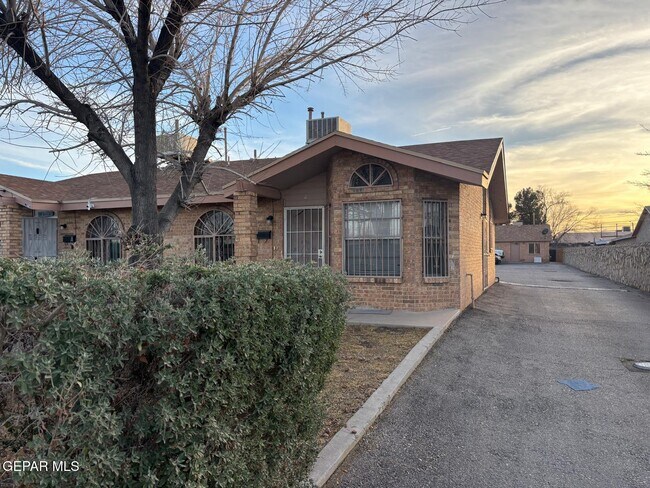 7142 Dale Rd in El Paso, TX - Building Photo - Building Photo