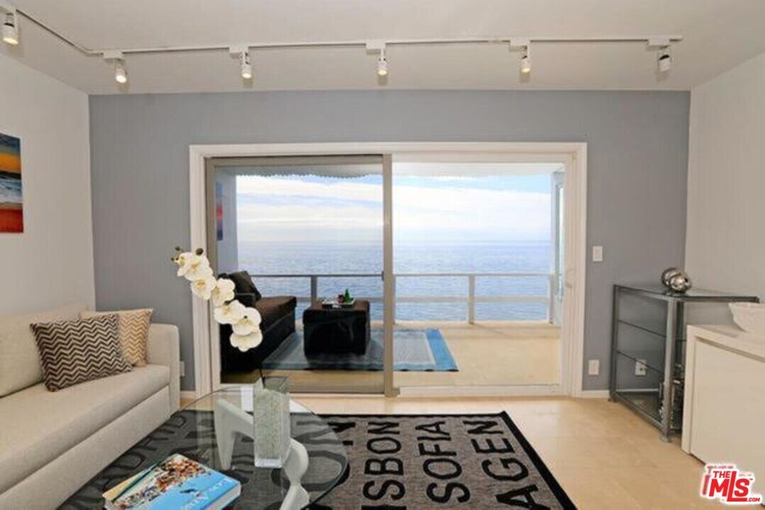 20638 Pacific Coast Hwy-Unit -7 in Malibu, CA - Building Photo