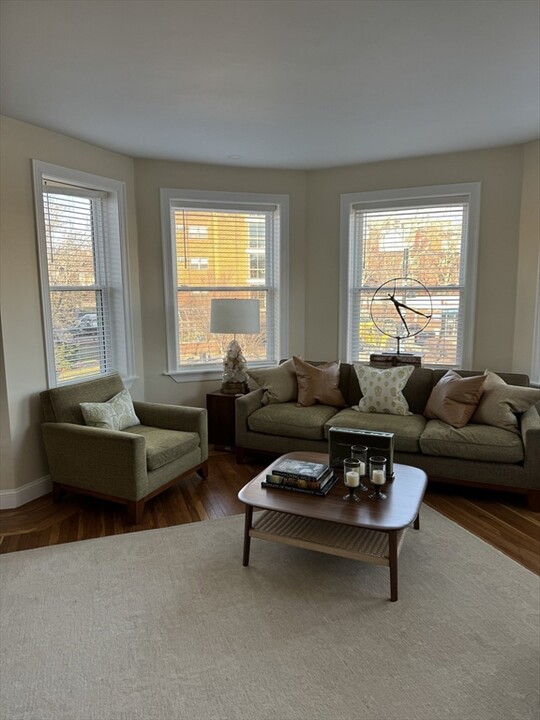 3 Alton Pl, Unit 2 in Brookline, MA - Foto de edificio