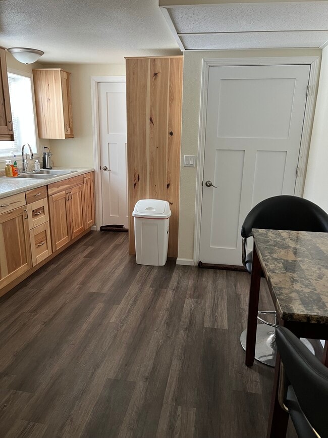 119 Oxford S St, Unit #4 in Wautoma, WI - Foto de edificio - Building Photo