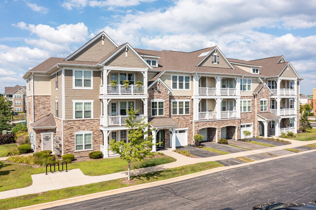 Tapestry Naperville in Naperville, IL - Foto de edificio - Building Photo