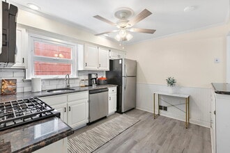 86 W 10th St, Unit floor 1 in Bayonne, NJ - Building Photo - Building Photo