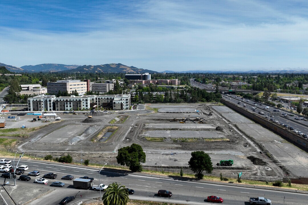 Laurel at Perennial Park in Santa Rosa, CA - Building Photo