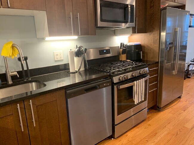 186 Kelton St, Unit 3 in Boston, MA - Foto de edificio - Building Photo