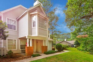 103 Stratford Dr in Williamsburg, VA - Building Photo