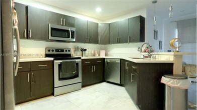 18499 NW 52nd Path in Miami Gardens, FL - Building Photo - Building Photo