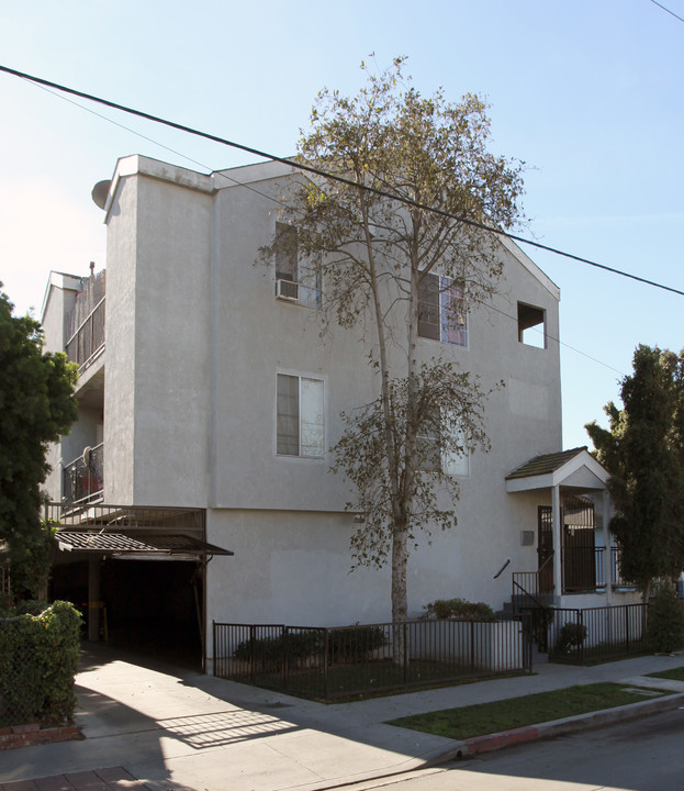 938 E 6th St in Long Beach, CA - Foto de edificio