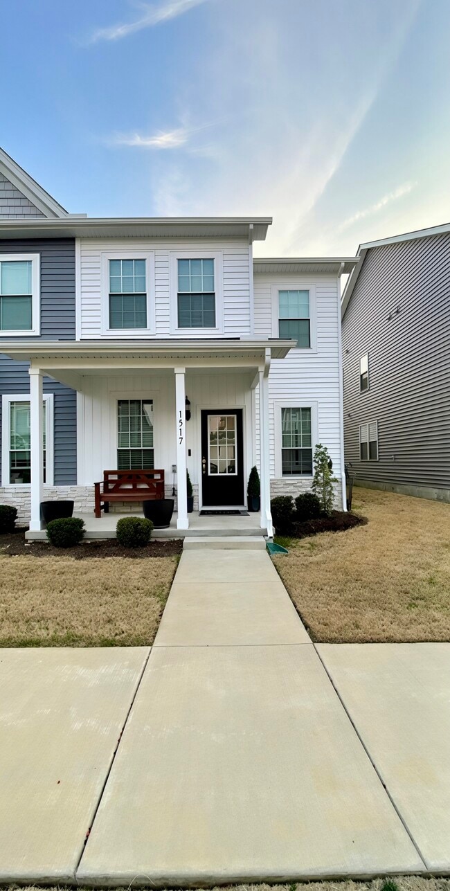 property at 1517 Auckland Ct