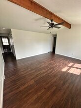 413 W Elm St in Republic, MO - Foto de edificio - Building Photo