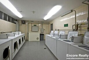 122 Warren St, Unit 11 in Boston, MA - Building Photo