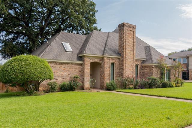 704 Shady Ln in Bedford, TX - Building Photo - Building Photo