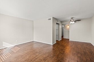 University Villas Apartments in Fort Worth, TX - Foto de edificio - Interior Photo