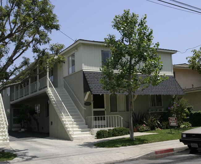 1633 E Maple Ave in El Segundo, CA - Foto de edificio - Building Photo