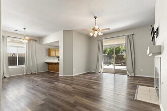 10621 Tivoli Ct in Bakersfield, CA - Building Photo - Building Photo