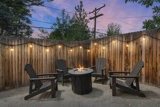 2945 S Zurich Ct in Denver, CO - Foto de edificio - Building Photo