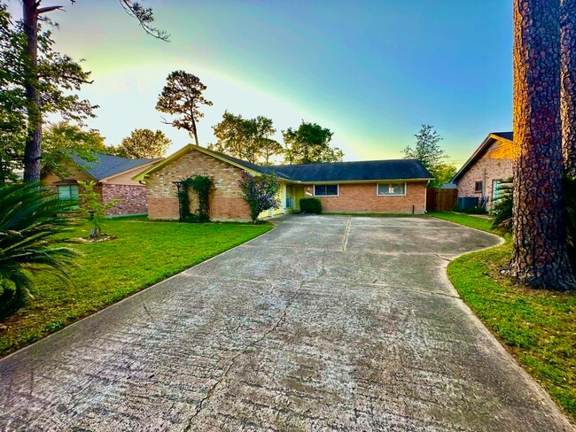 7238 Woodfern Dr in Houston, TX - Building Photo - Building Photo