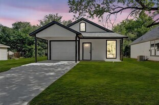 705 E Hanna St in Denison, TX - Building Photo