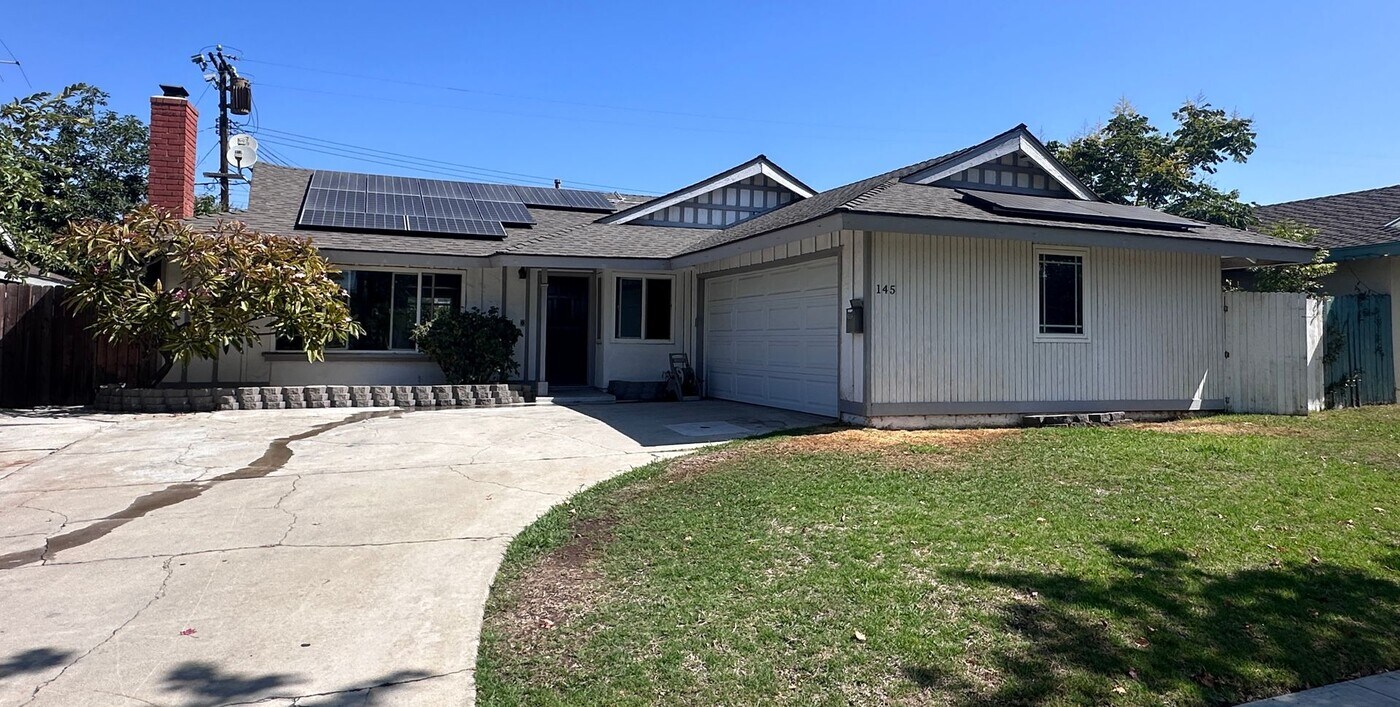 145 E Hoover Ave in Orange, CA - Building Photo