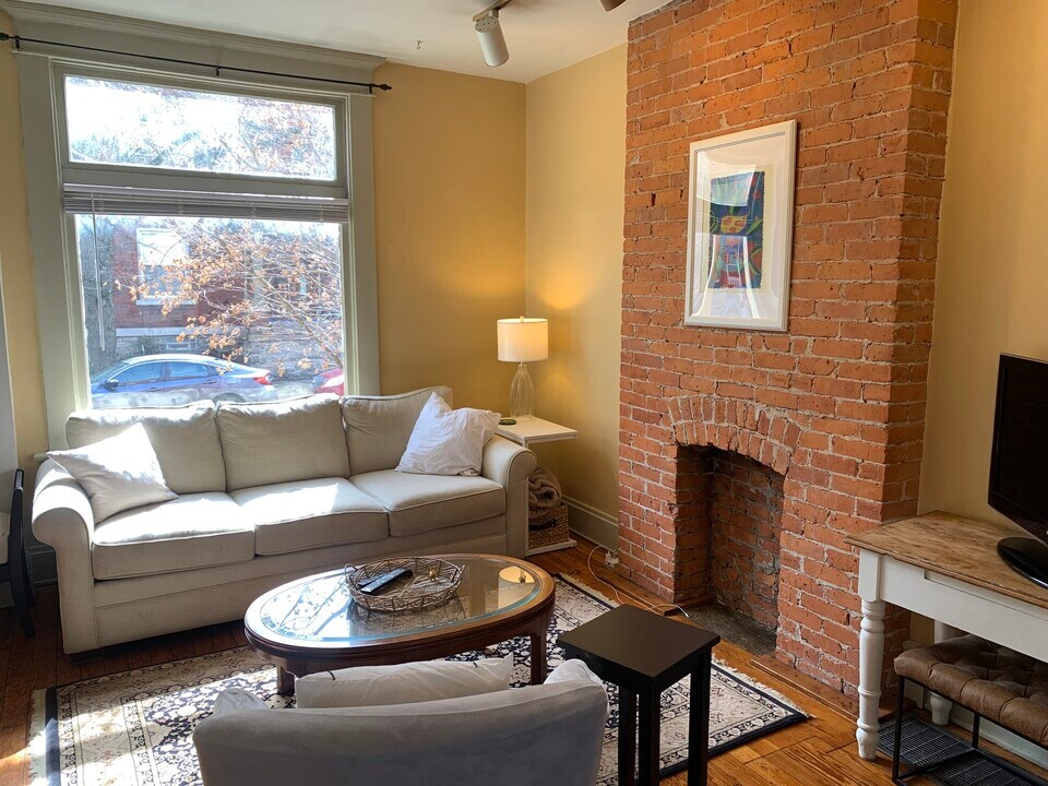 142 W 6th Ave, Unit 142 in Columbus, OH - Building Photo