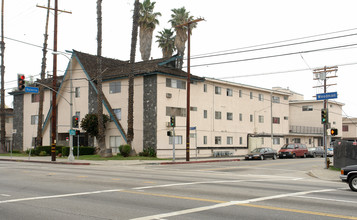 7410 Woodman Ave in Van Nuys, CA - Building Photo - Building Photo