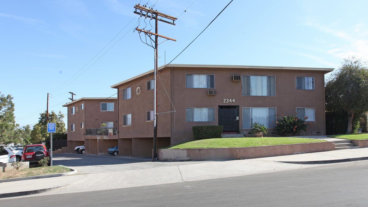 2344 Vandalia Ave in Los Angeles, CA - Building Photo