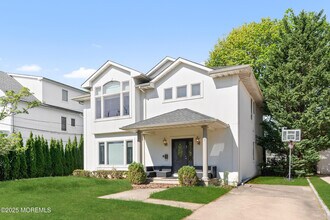 230 Norwood Ave in Deal, NJ - Foto de edificio - Building Photo