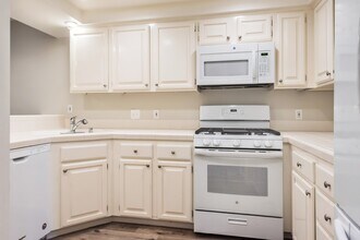 2110 De La Vina St in Santa Barbara, CA - Building Photo - Building Photo