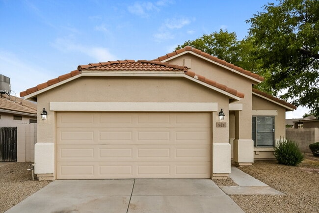 property at 975 E Vernoa St