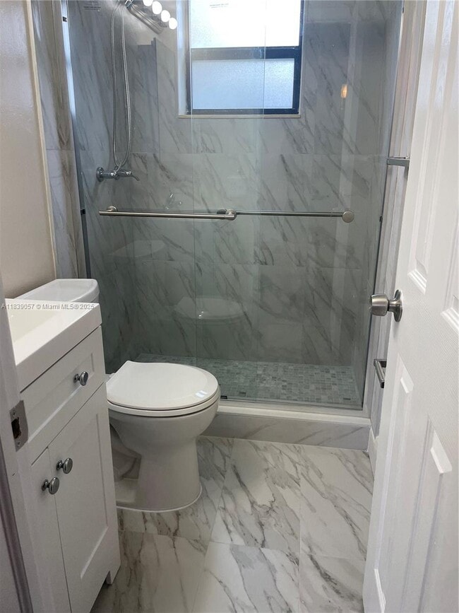 7546 W 20th Ave, Unit 105 in Hialeah, FL - Foto de edificio - Building Photo