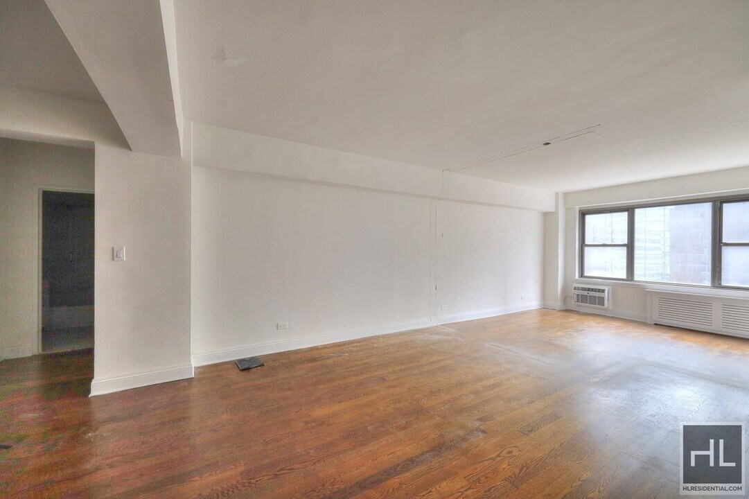 EAST 57 STREET in New York, NY - Building Photo