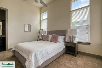 300 Enclave Dr, Unit 2418 in Conroe, TX - Foto de edificio - Building Photo