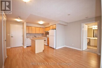 3888-3888 Duke of York Blvd in Mississauga, ON - Building Photo - Building Photo