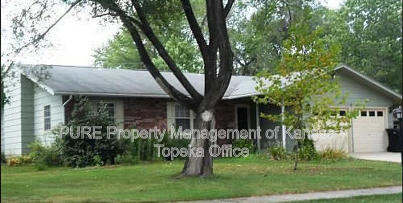 3323 SW Arrowhead Rd in Topeka, KS - Building Photo