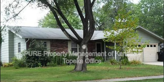 property at 3323 SW Arrowhead Rd