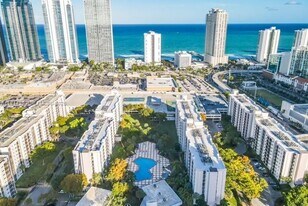 16919 N Bay Rd, Unit 11 in Sunny Isles Beach, FL - Building Photo