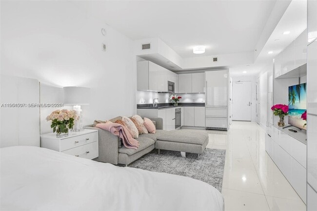 1010 Brickell Ave, Unit 1710 in Miami, FL - Building Photo - Building Photo