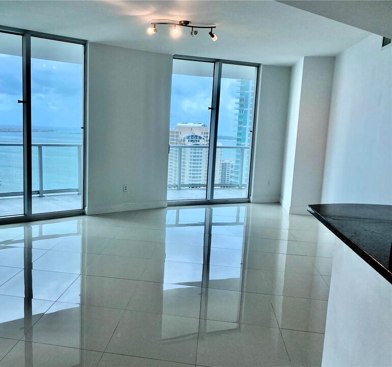 300 S Biscayne Blvd, Unit 0 in Miami, FL - Building Photo