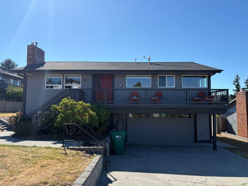 3814 R Ave in Anacortes, WA - Building Photo