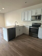 1466 W 11380 S in South Jordan, UT - Foto de edificio - Building Photo
