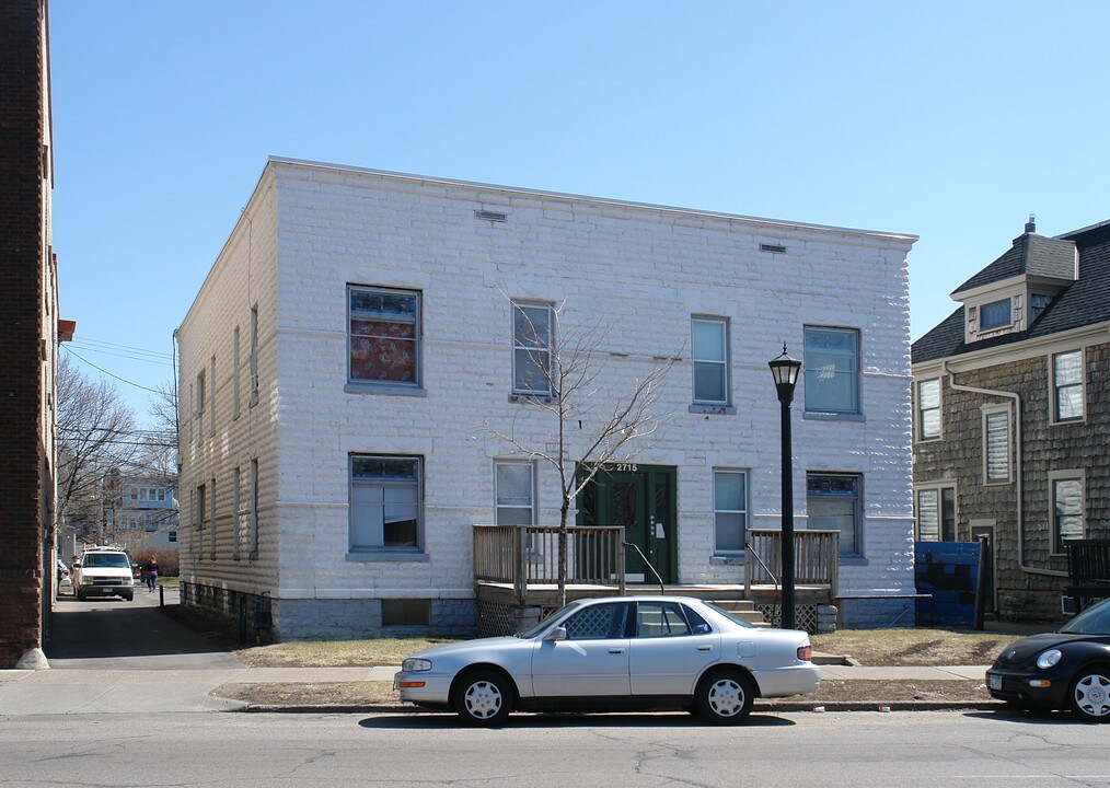 2715 Hennepin Ave in Minneapolis, MN - Building Photo