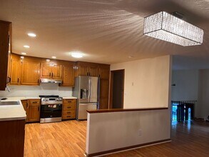 496 Dogwood Rd in Orange, CT - Foto de edificio - Building Photo