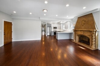 4637 N Dover St in Chicago, IL - Foto de edificio - Building Photo